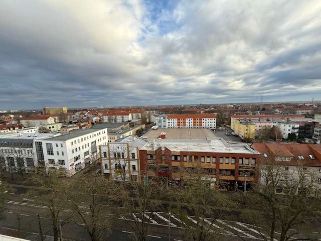 Wohnung zum Mieten in Magdeburg 327 € 49.47 m² 2 zimmer