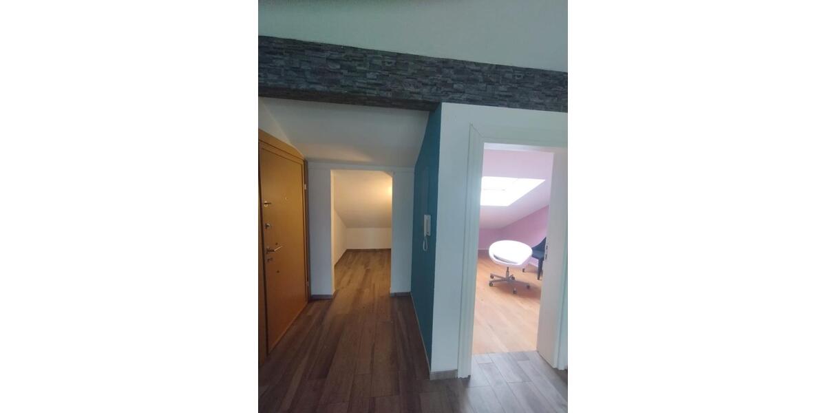 Dachgeschoßwohnung Eislingen (Fils) - 3 Zimmer, 100 m&sup2;, 1.000&euro; | Angebot:26167382