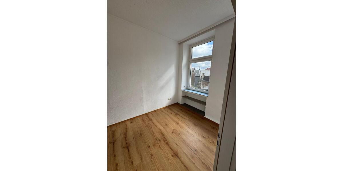 Renovierte Frauen - WG · All-Inclusive Miete · Top-Lage ab 01.11. zimmer