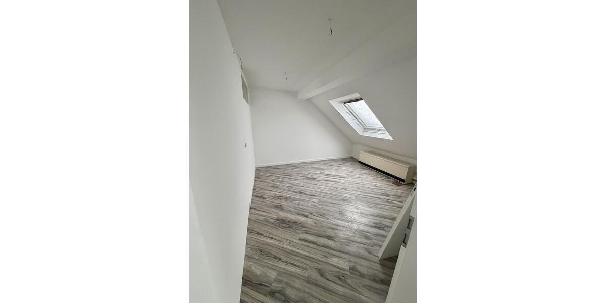 Dachgeschoßwohnung Wuppertal Unterbarmen - 5 Zimmer, 85 m&sup2;, 800&euro; | Angebot:25143081