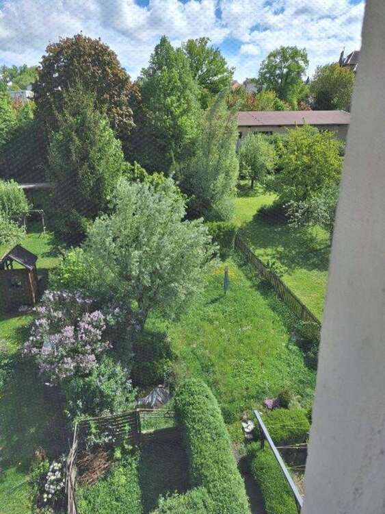 4 Zi.-Dachgeschoßwohnung mit Gartennutzung