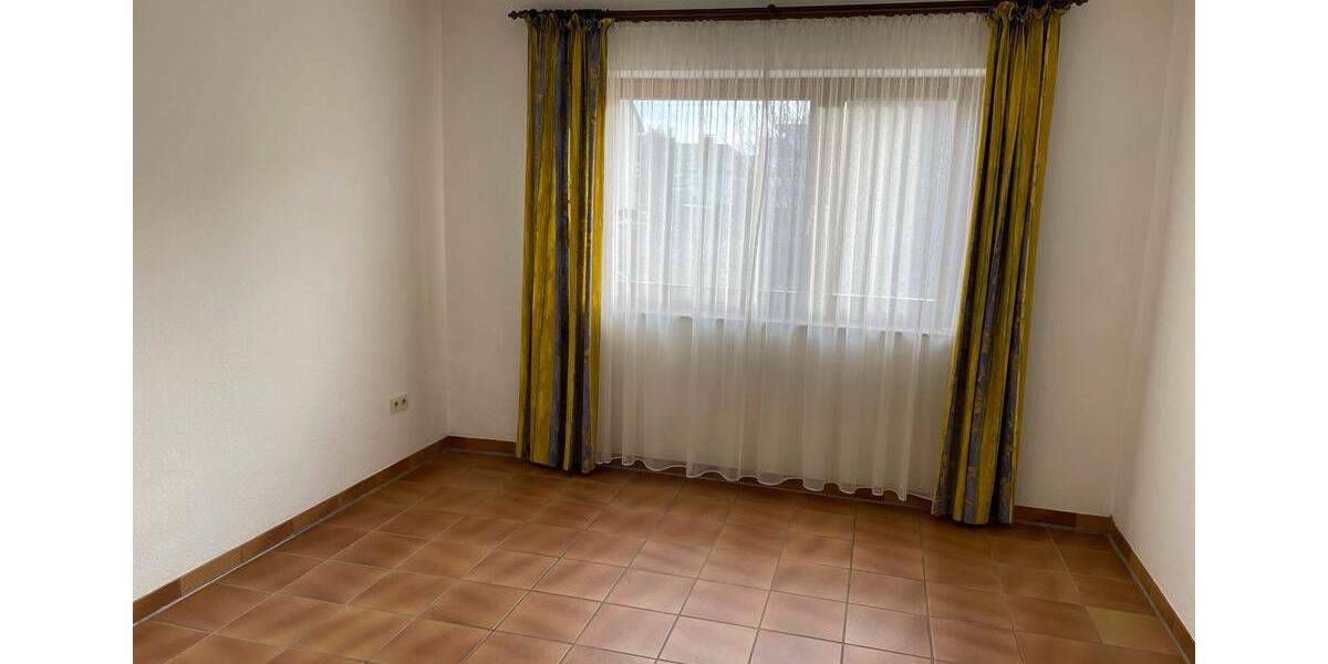 Erdgeschoßwohnung Brakel - 6 Zimmer, 150 m&sup2;, 1.425&euro; | Angebot:25922807