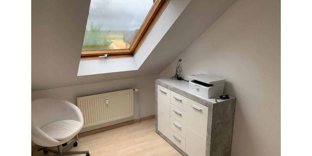 Helle, freundliche 4 Zi.DG-Whg m. Loggia, Garage u. Stellplatz 4 zimmer