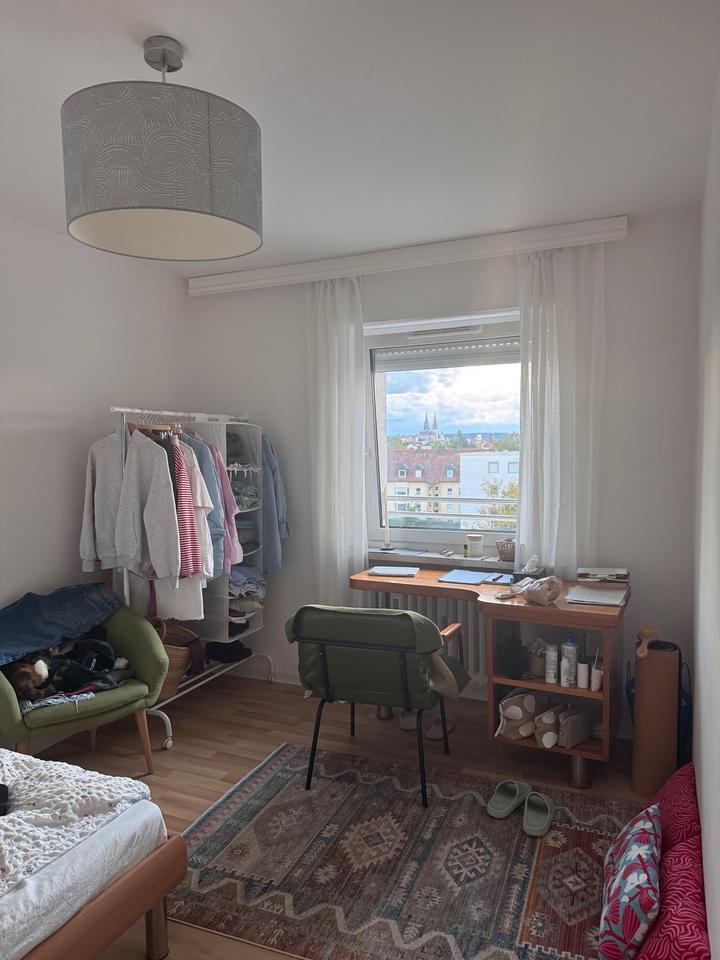 Helles Zimmer in 2er-WG zu vermieten
