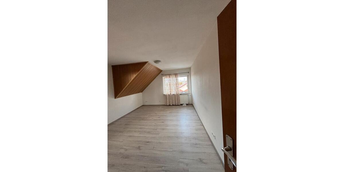 Dachgeschoßwohnung Fernwald - 5 Zimmer, 85 m&sup2;, 1.200&euro; | Angebot:26640373