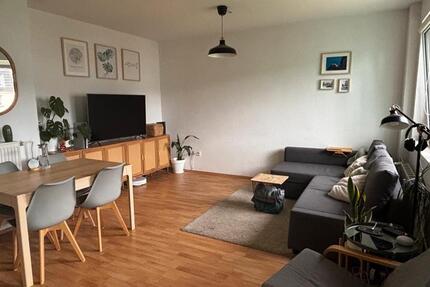 Zwischenmiete: Helle möblierte 1,5-Zimmer-Wohnung mit Balkon zimmer