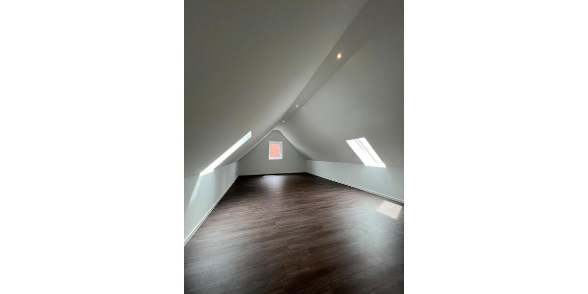 Dachgeschoßwohnung Glückstadt - 4 Zimmer, 152 m&sup2;, 1.520&euro; | Angebot:25343231