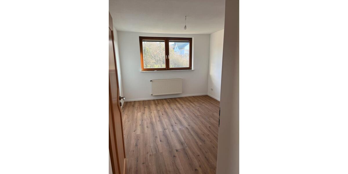 Dachgeschoßwohnung Hosenfeld - 4 Zimmer, 110 m&sup2;, 1.050&euro; | Angebot:24640837