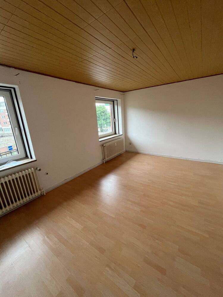BESICHTIGUNG: DI., 02.09., 17.00 - 17.30 Uhr! Großzügige 3-Zimmer-Wohnung in Schnelsen, 95 m²! Befristete Vermietung für ein Jahr, auch an WG