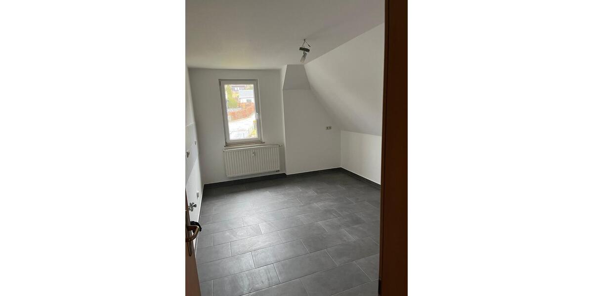 Dachgeschoßwohnung Stollberg (Erzgebirge) - 3 Zimmer, 80 m&sup2;, 560&euro; | Angebot:25171994
