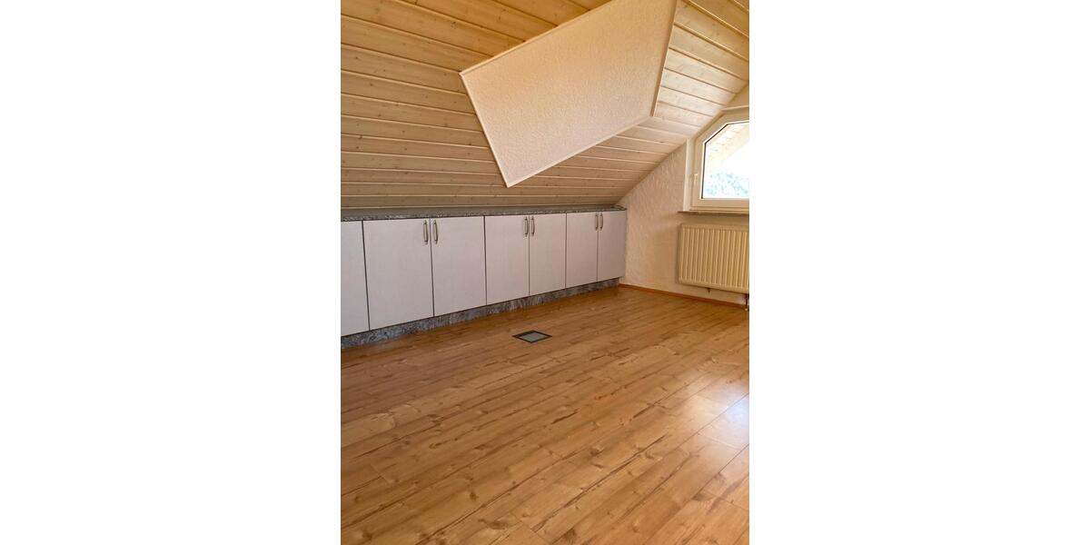 Dachgeschoßwohnung Bastheim - 4 Zimmer, 80 m&sup2;, 520&euro; | Angebot:26022262
