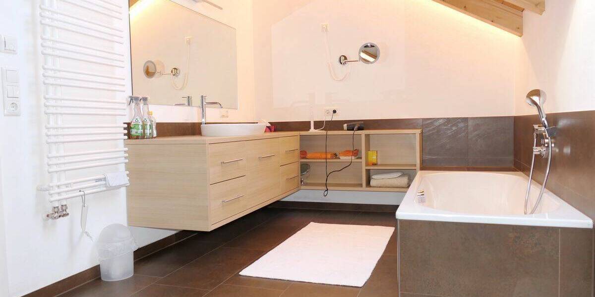 Etagenwohnung Lenggries - 4 Zimmer, 161 m&sup2;, 2.250&euro; | Angebot:26129498