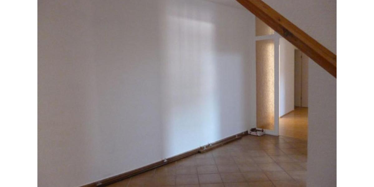 Dachgeschoßwohnung Aue-Bad Schlema Bad Schlema - 5 Zimmer, 157 m&sup2;, 680&euro; | Angebot:25639195