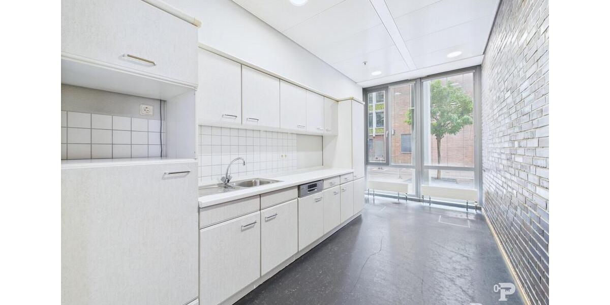 großzügige Gewerbeeinheit in zentraler Lage von Düren zimmer