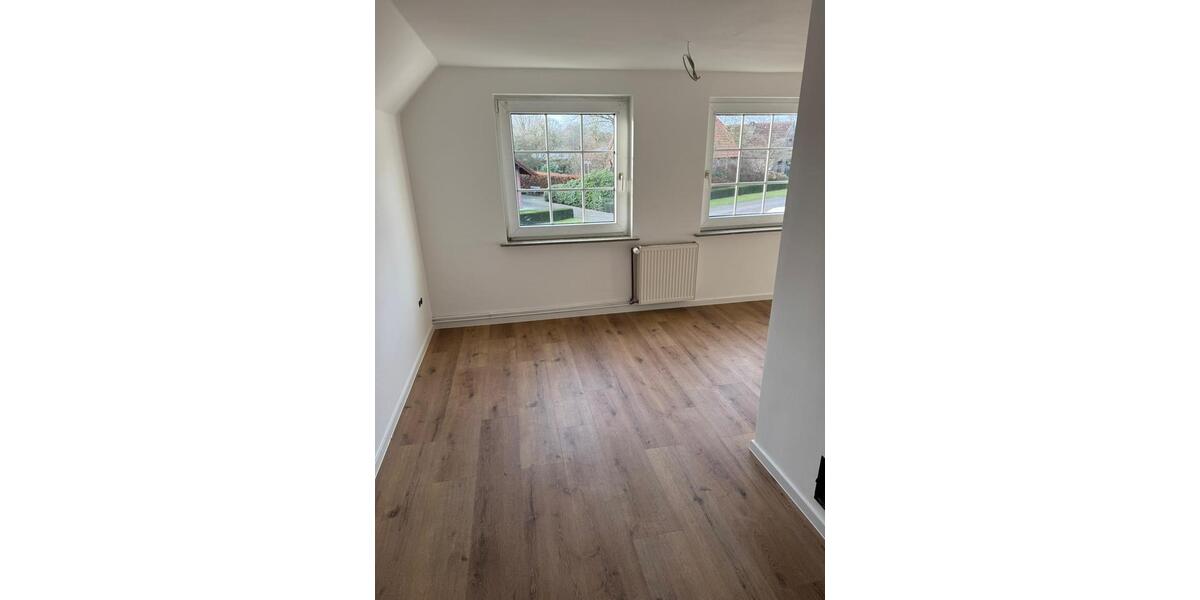 Dachgeschoßwohnung Rastede - 2.5 Zimmer, 120 m&sup2;, 1.200&euro; | Angebot:24572991