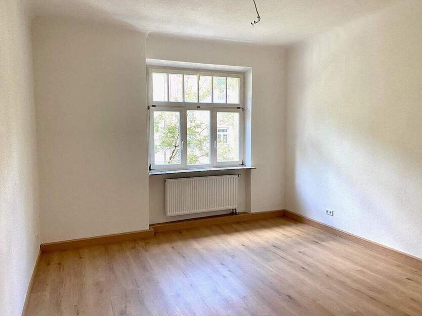 Renovierte JugendstilWohnung mit Süd-Balkon in ruhiger Anwohnerstraße