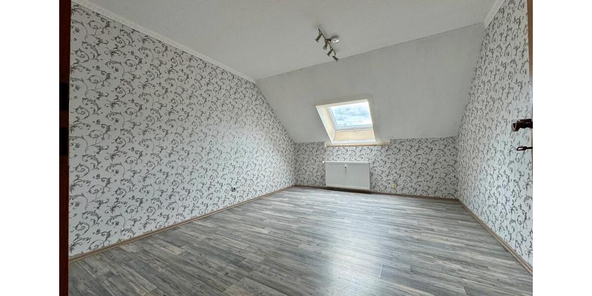 Dachgeschoßwohnung Hosenfeld - 3.5 Zimmer, 100 m&sup2;, 850&euro; | Angebot:26101308