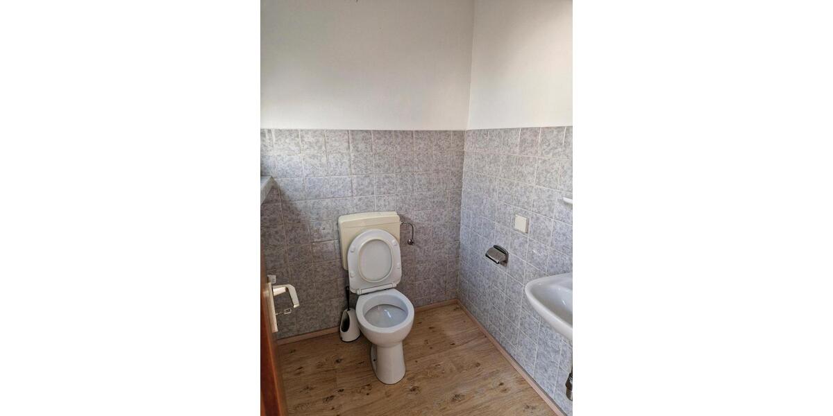 Wohnen auf Zeit Overath - 8 Zimmer, 215 m&sup2;, 1.750&euro; | Angebot:25449547