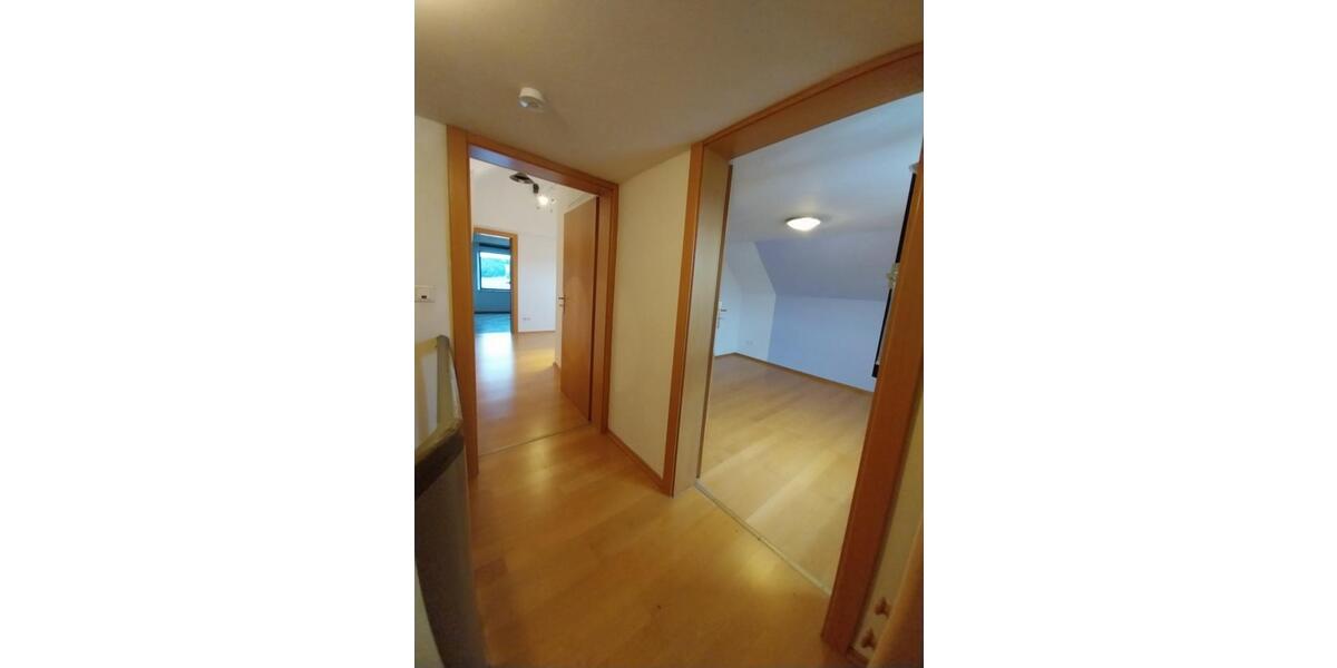 Dachgeschoßwohnung Regenstauf - 2 Zimmer, 550&euro; | Angebot:21606544