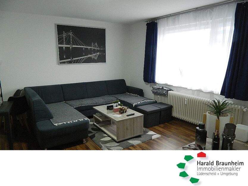 Gepflegte Etagenwohnung in ruhigem Haus mit Fahrstuhl und kleinem Sonnenbalkon, ca.62m². 2 zimmer