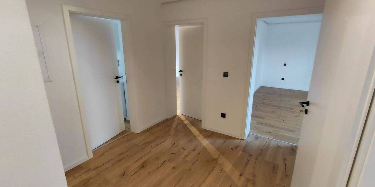 Etagenwohnung Straubing - 2 Zimmer, 75 m&sup2;, 900&euro; | Angebot:25927834