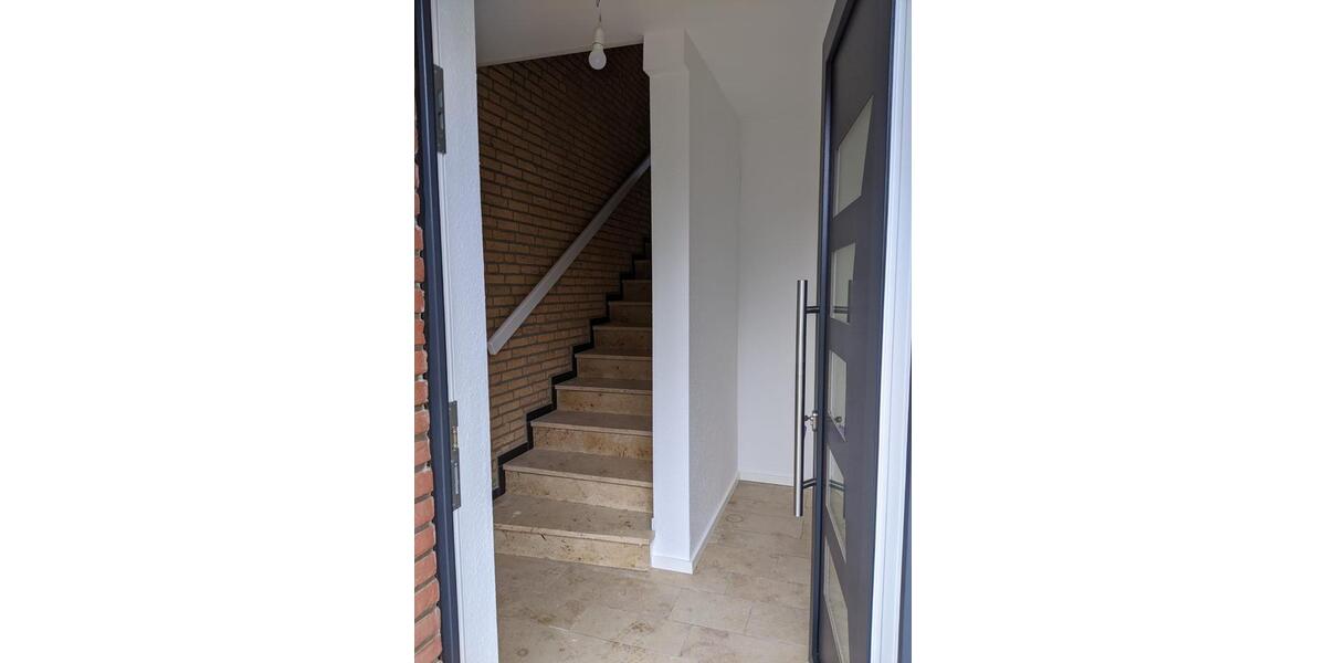 Helle, freundliche DG-Wohnung 3 zimmer