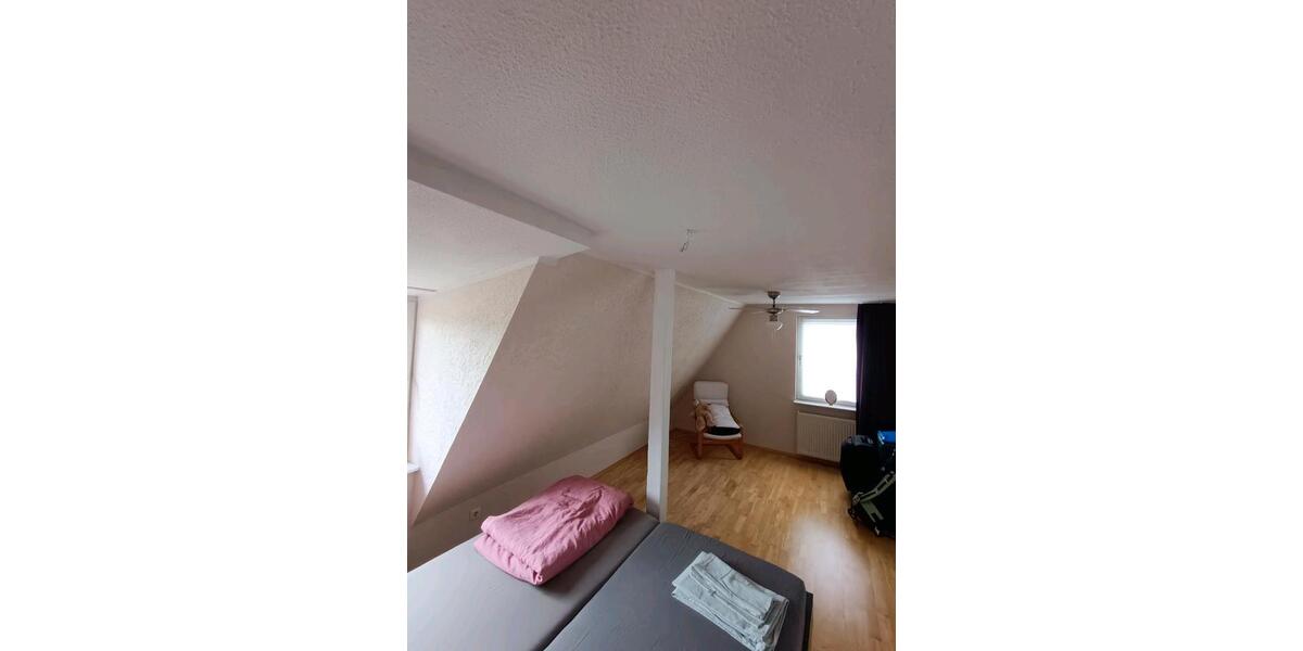 Einfamilienhaus Stadtoldendorf - 9 Zimmer, 130 m&sup2;, 1.200&euro; | Angebot:25843296