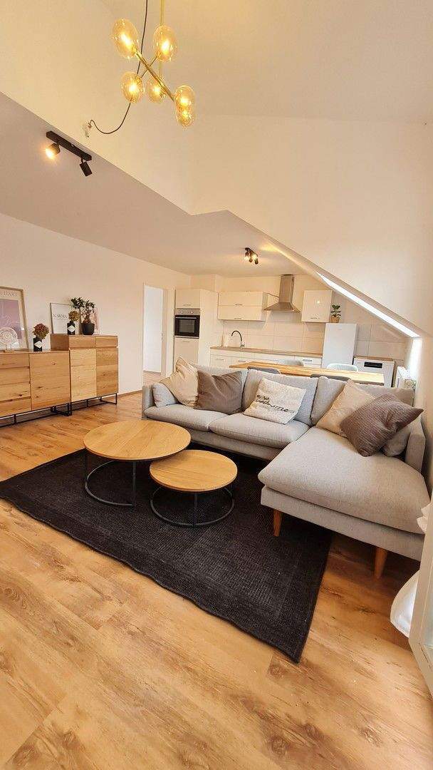 Erstbezug nach Sanierung - Exklusive, vollmöblierte Dachgeschosswohnung mit Dachterrasse & TG 3 zimmer