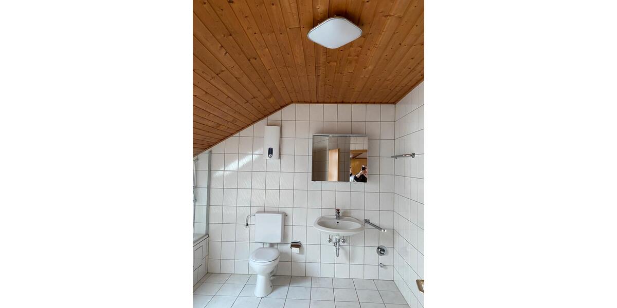 Dachgeschoßwohnung Pracht - 2 Zimmer, 70 m&sup2;, 815&euro; | Angebot:25483161