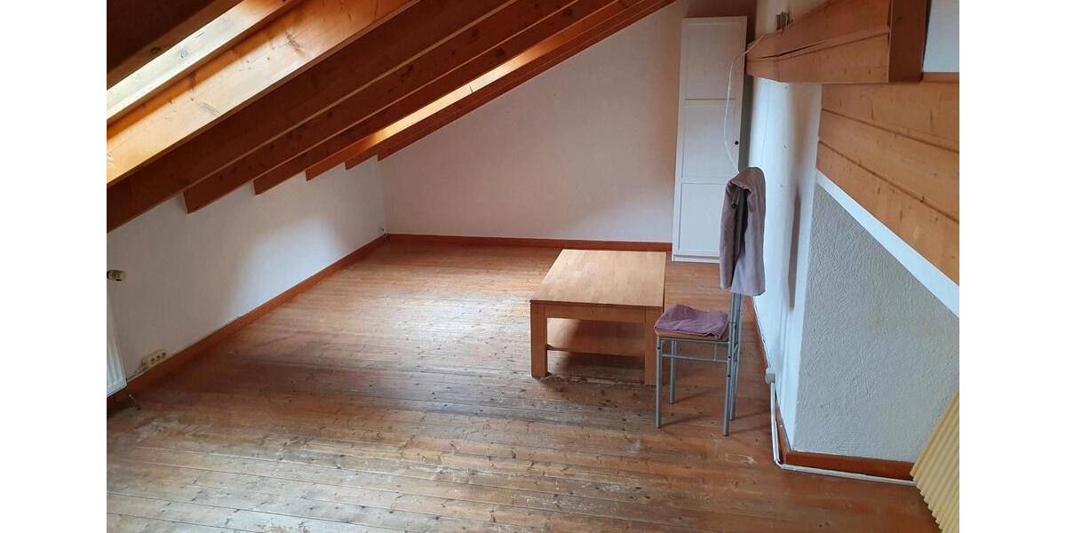 Dachgeschoßwohnung Sasbach am Kaiserstuhl - 4 Zimmer, 90 m&sup2;, 1.200&euro; | Angebot:25985350