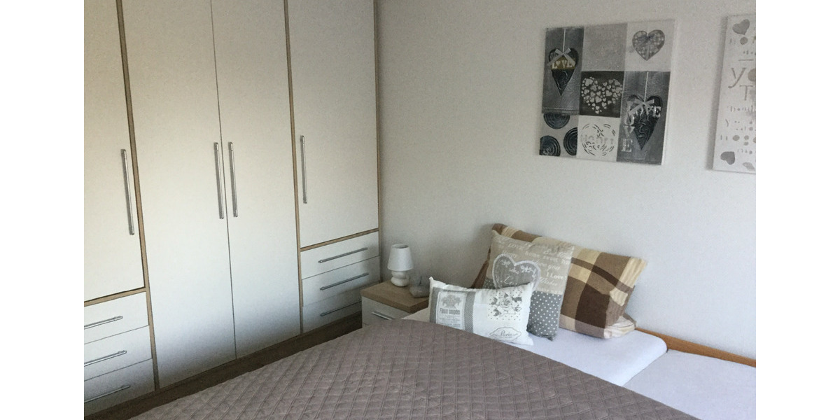 Etagenwohnung Norden - 4 Zimmer, 140 m&sup2;, 1.200&euro; | Angebot:25045229