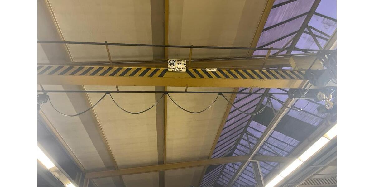 Kranhalle im Industriegebiet zimmer