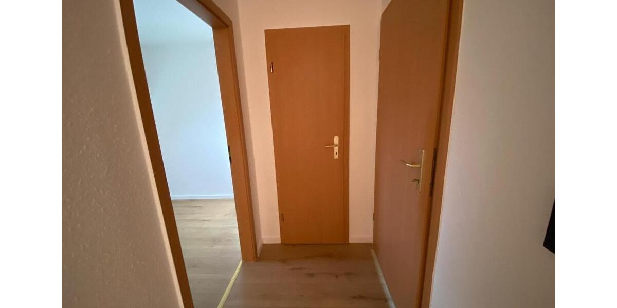 Dachgeschoßwohnung Elsteraue - 3 Zimmer, 46 m&sup2;, 330&euro; | Angebot:25538323