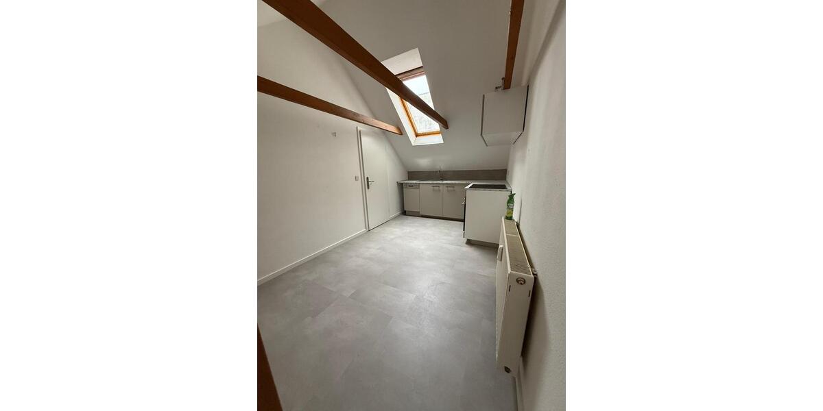 Dachgeschoßwohnung Lichtenstein (Sachsen) - 3.5 Zimmer, 76 m&sup2;, 450&euro; | Angebot:25902789