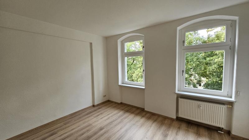 Modernisierte 4-Zi.-Wohnung, die sich über die gesamte Etage erstreckt...