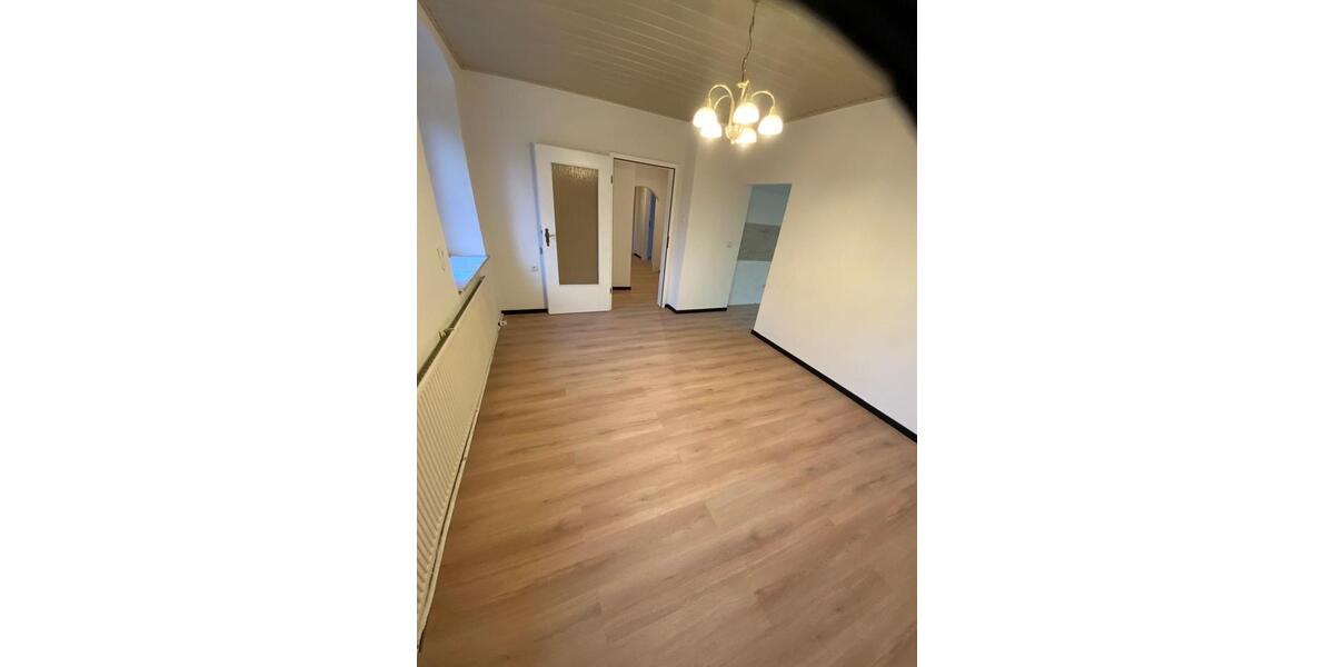 Etagenwohnung Wunsiedel - 3.5 Zimmer, 85 m&sup2;, 690&euro; | Angebot:26336677
