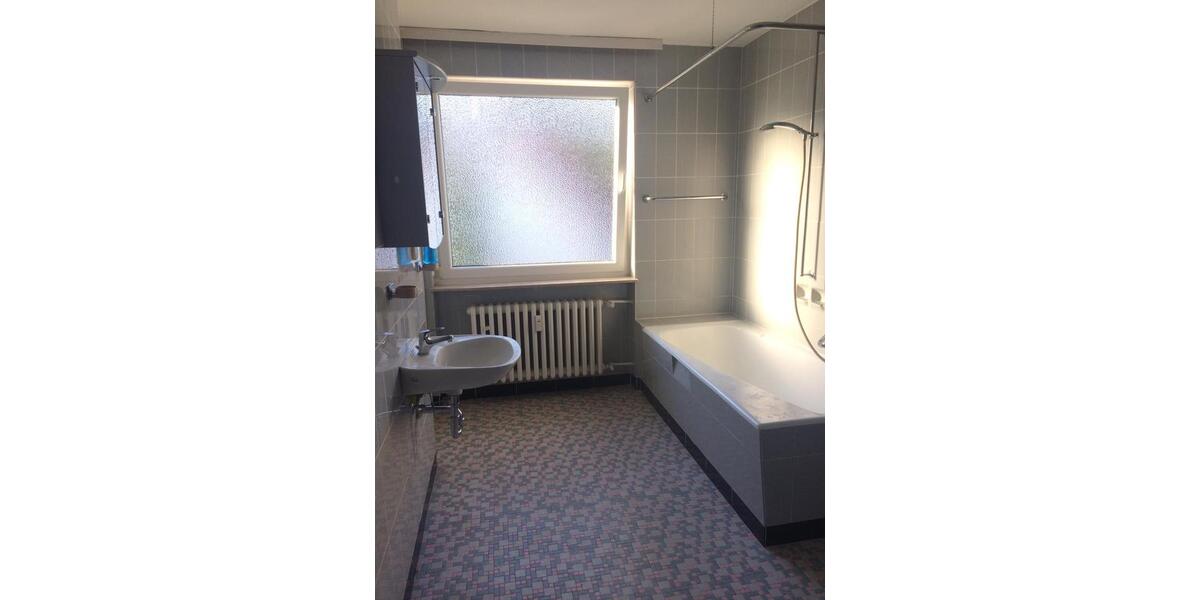 Zu vermieten: Helle 3-Zi-Wohnung 94m² Balkon, EBK – BK. ab 1.2.26 3 zimmer