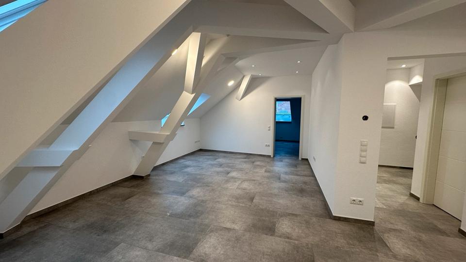 Dachgeschoßwohnung Maikammer - 3 Zimmer, 74 m&sup2;, 810&euro; | Angebot:25619932