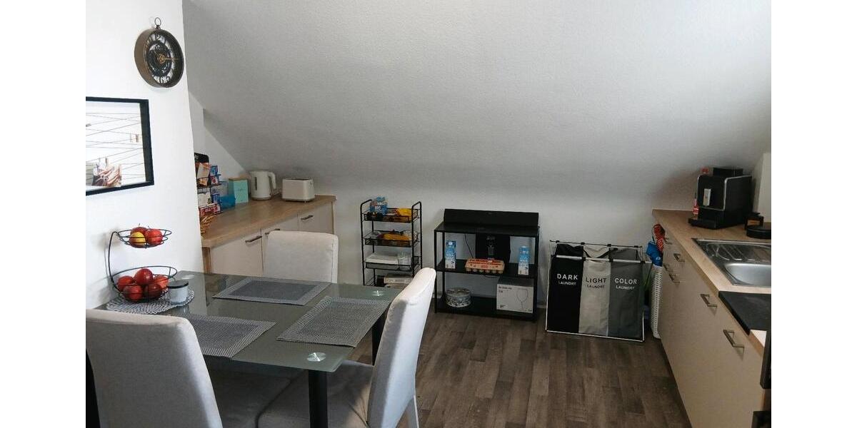 Dachgeschoßwohnung Schweinfurt Gartenstadt - 4 Zimmer, 110 m&sup2;, 750&euro; | Angebot:25752202