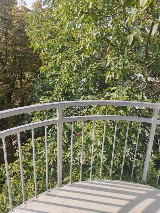 3-Zimmer-Dachgeschoßwohnung mit Südbalkon & EBK in Linden-Mitte