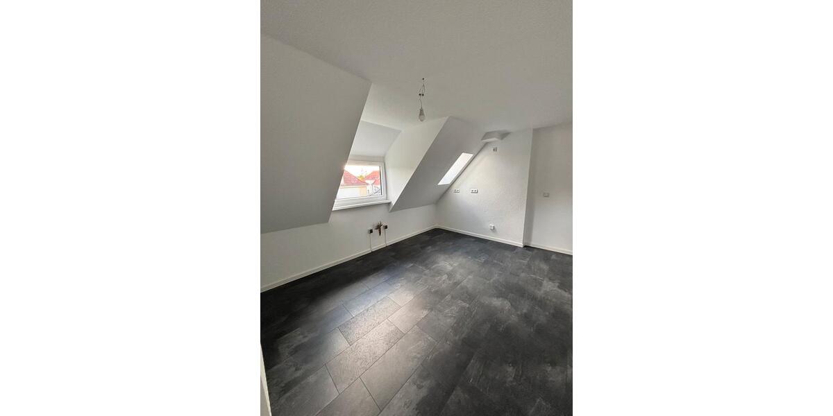 Dachgeschoßwohnung Weißenfels - 2 Zimmer, 66 m&sup2;, 595&euro; | Angebot:26272190