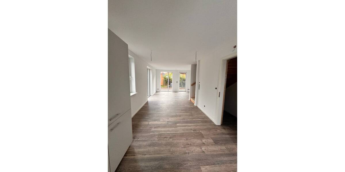 Reihenmittelhaus Bad Segeberg - 5 Zimmer, 104 m&sup2;, 1.700&euro; | Angebot:25743127