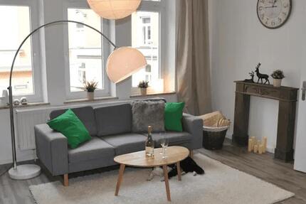 Tolle 2 Zimmer Stadtmitte, SN, ruhig, neuwertig mit schöner Einbauküche zimmer