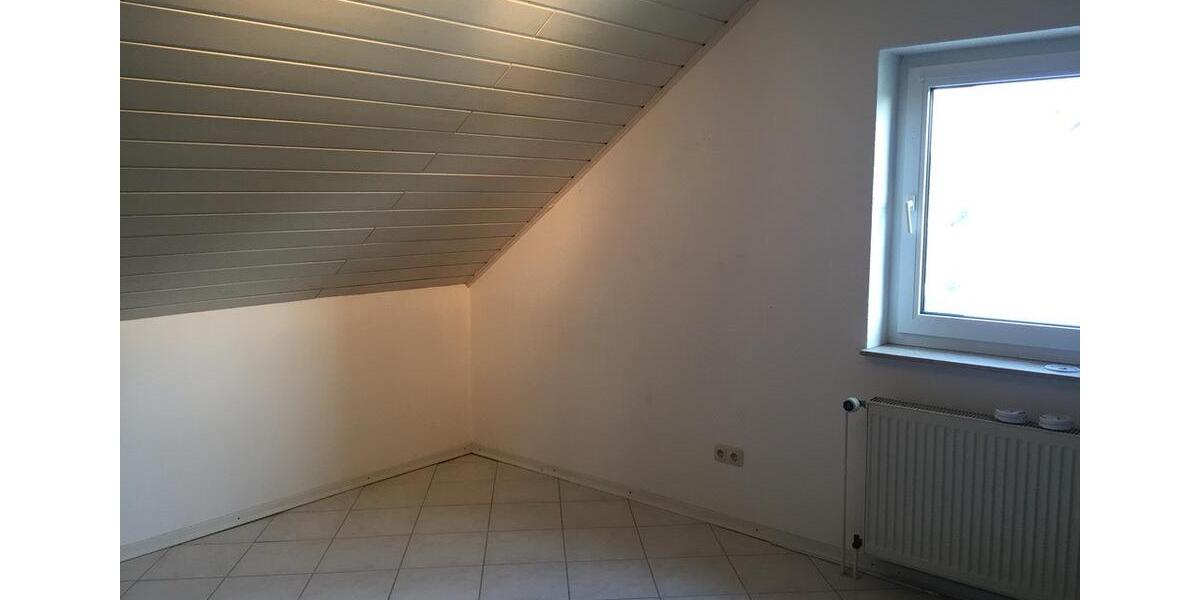 Dachgeschoßwohnung Staufenberg - 3 Zimmer, 85 m&sup2;, 1.000&euro; | Angebot:26533068