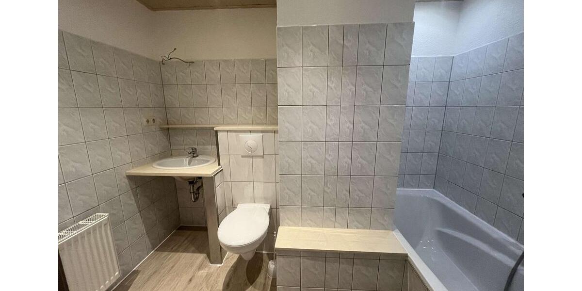 Dachgeschoßwohnung Reichenbach im Vogtland - 4 Zimmer, 77 m&sup2;, 420&euro; | Angebot:26168702