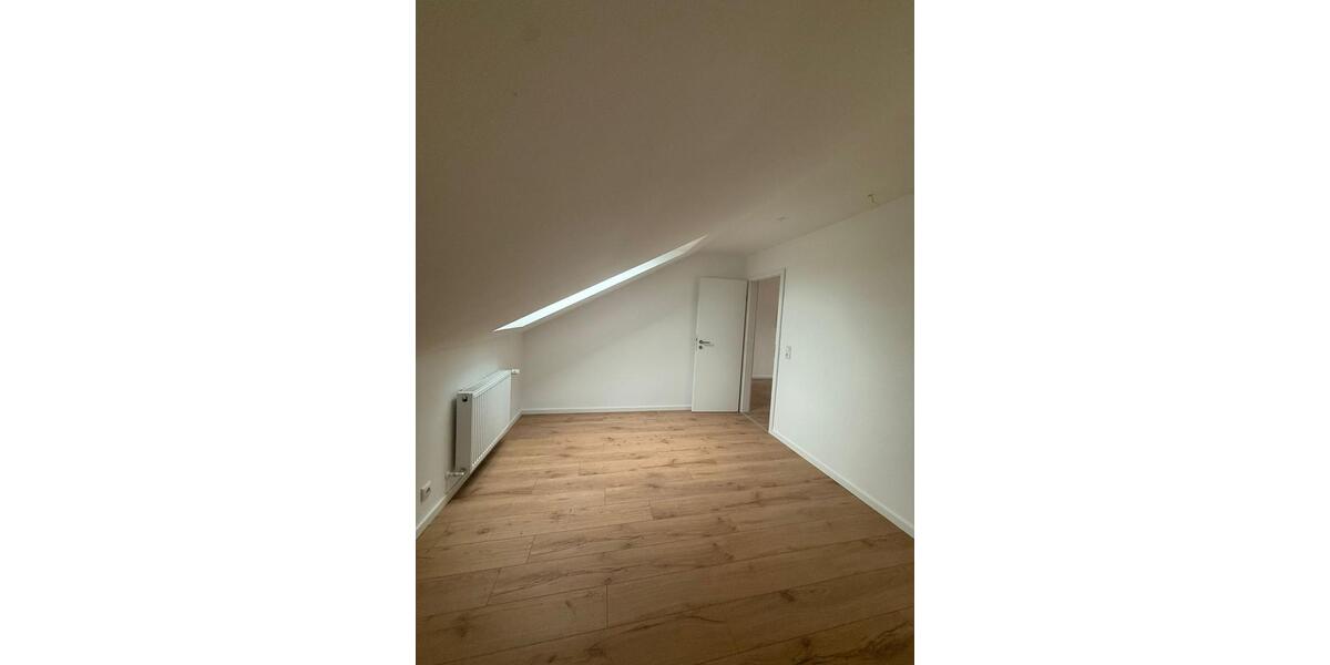 Dachgeschoßwohnung Niederaichbach - 4 Zimmer, 120 m&sup2;, 1.100&euro; | Angebot:25790907