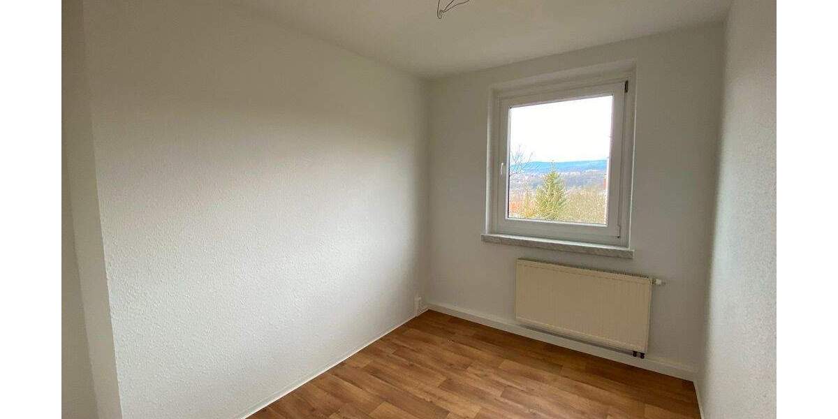 Etagenwohnung Suhl Neundorf - 4 Zimmer, 64 m&sup2;, 400&euro; | Angebot:25268282