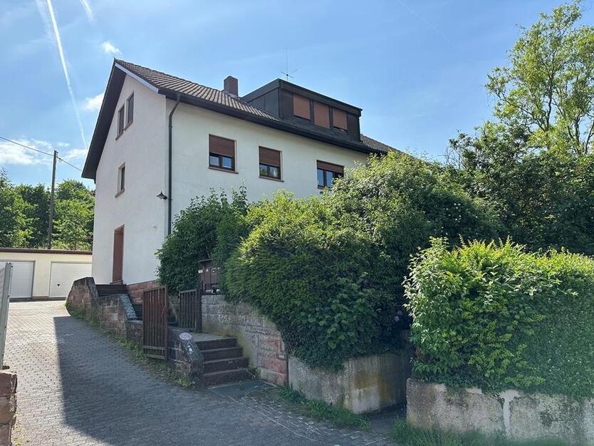 Renovierte! 1.OG ! 3-4 Zi.Whg.! Ruhige Lage ! nur 3 Wohneinheiten! zimmer