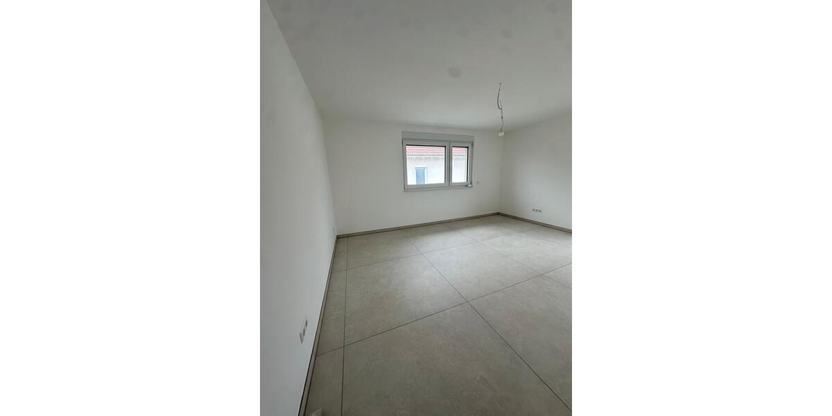 Etagenwohnung Bruchsal - 3 Zimmer, 100 m&sup2;, 1.250&euro; | Angebot:25305304