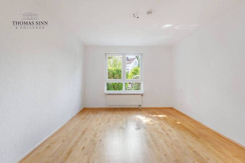 GEPFLEGTE 3,5-Zimmer-EG-Wohnung MIT GARAGENSTELLPLATZ UND SEPARATEM HOBBYRAUM IM SOUTERRAIN